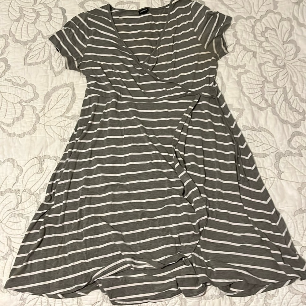 Torrid Sz 2 faux wrap dress